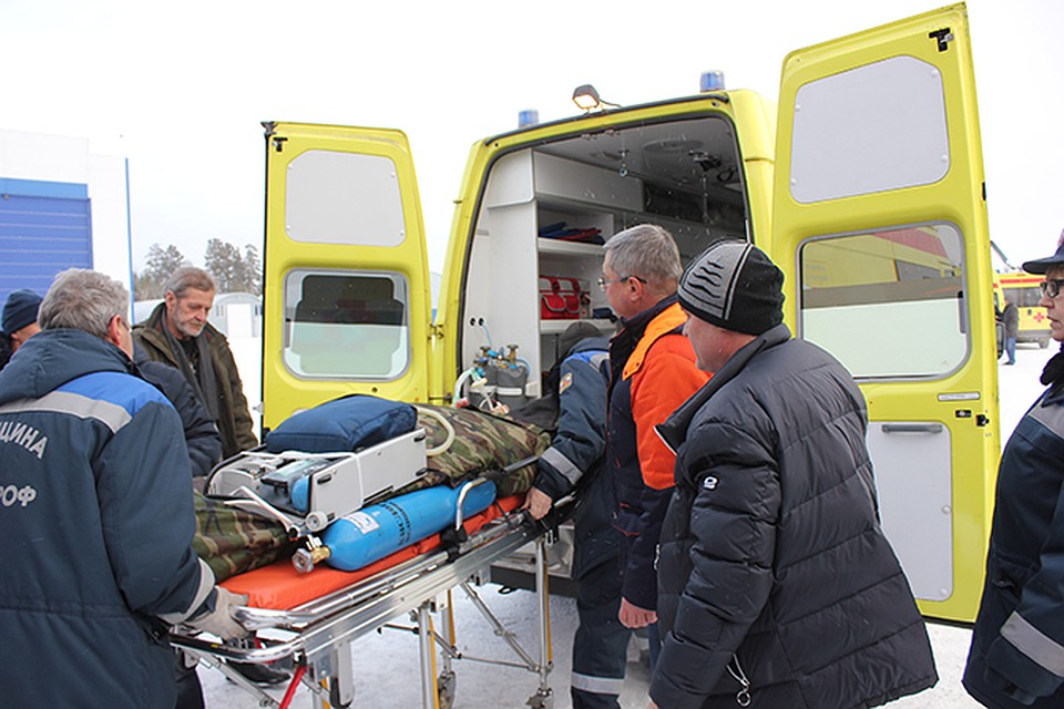 В полете за состоянием пострадавших внимательно следили пять опытных красноярских врачей. Фото: ГУ МЧС России по Красноярскому краю