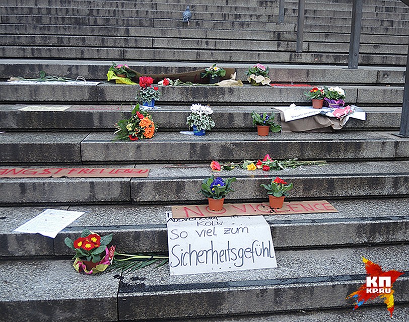 Мемориал жертвам насилия в новогоднюю ночь у Кельнского собора Фото: Дарья АСЛАМОВА