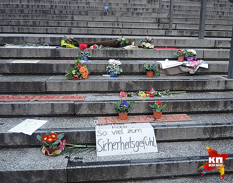 Мемориал жертвам насилия в новогоднюю ночь у Кельнского собора Фото: Дарья АСЛАМОВА