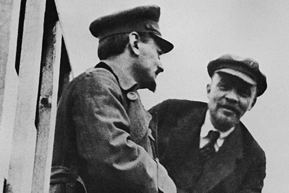 Два человека - Ленин и Троцкий - сыграли гораздо большую роль, чем все политические партии того времени, вместе взятые Фото: ТАСС