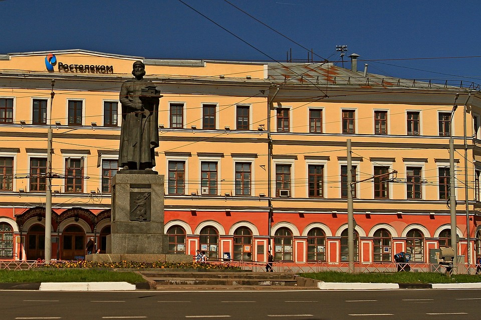 Памятник основателю города Ярославу Мудрому на площади Богоявления Фото: Евгений ВАСИН