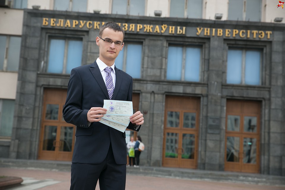 Документы Владислав подал одним из первых. Фото: Павел МАРТИНЧИК