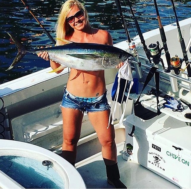 Под хэштегом #fishbra и #fishbras уже более пяти тысяч фотографий