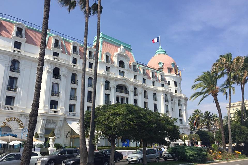 Пятизвездочный отель Negresco в ночь теракта превратился в госпиталь Фото: Наталья САДОВНИКОВА
