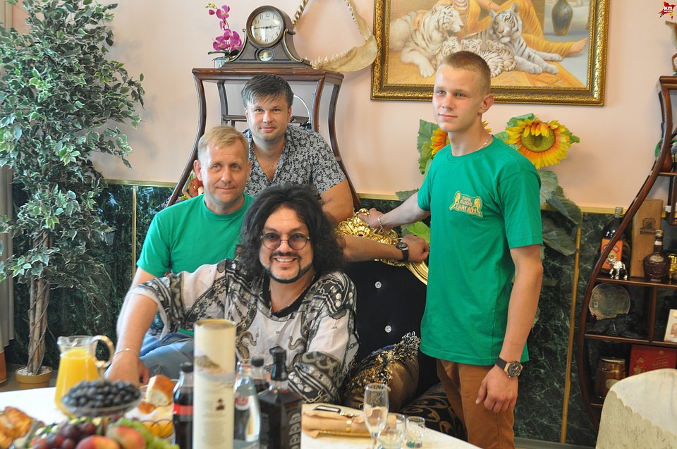 За обеденным столом. Фото: Анастасия МЕДЫНЦЕВА