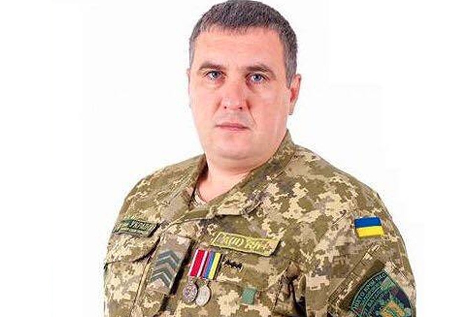 Диверсант может "похвастать" не только медалью за участие в АТО. На форме Евгения Панова виден почетный Знак Главного управления разведки Украины - летучая мышь. Когда-то подобный знак был и у российских разведчиков, но его сменила алая гвоздика.