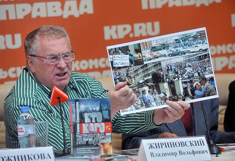 Заглянул в гости и лидер ЛДПР Владимир Жириновский Фото: Евгения ГУСЕВА