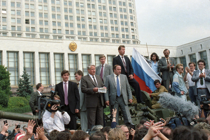 КГЧП августе 1991 года неуклюже попытался спасти страну