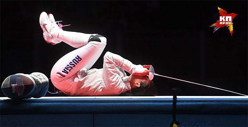 После последнего удара Яна просто лежала на дорожке, и не могла поверить, что завоевала олимпийское золото Фото: Владимир ВЕЛЕНГУРИН