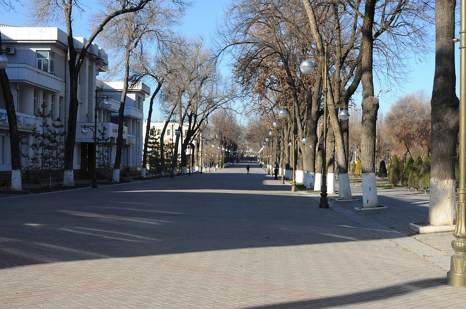 Фото из поездки Сергея Пономарева по Узбекистану. Улицы в центре Ташкента в любое время пустынны. Фото: Сергей ПОНОМАРЕВ
