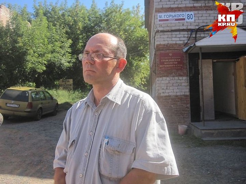 Сергей Иванов боится даже предположить, какой коммунальной катастрофой обернется строительство на 6 сотках "8-этажки". Фото: Ольга Самигулова