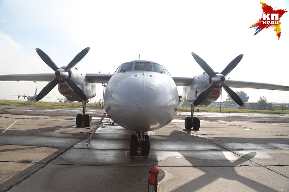 Курсанты учатся на военно-транспортных самолетах Ан-26 Фото: Валерий ЗВОНАРЕВ