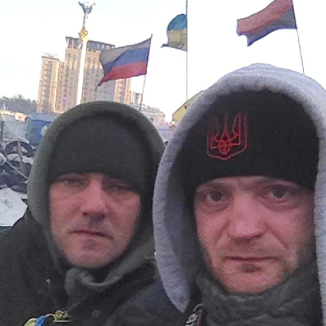 Спецкоррам "КП" приходилось в дни Майдана маскироваться: носить украинскую символику на одежде. Фото: Александр КОЦ, Дмитрий СТЕШИН