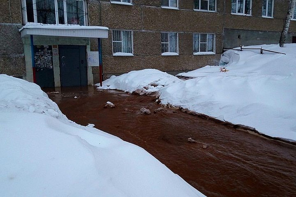 Потоп на Сабурова в Ижевске: жители квартир жалуются на отсутствие воды и тепла