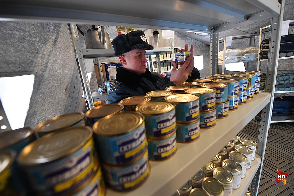 Продуктов достаточно для длительной работы пункта обогрева Фото: Владимир ВЕЛЕНГУРИН