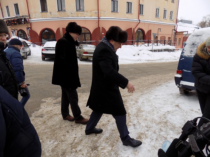 Зимой врио губернатора Игорь Васильев внимательно следил за тем, как в городе чистят тротуары. Фото: Сергей ШИСТАРЕВ