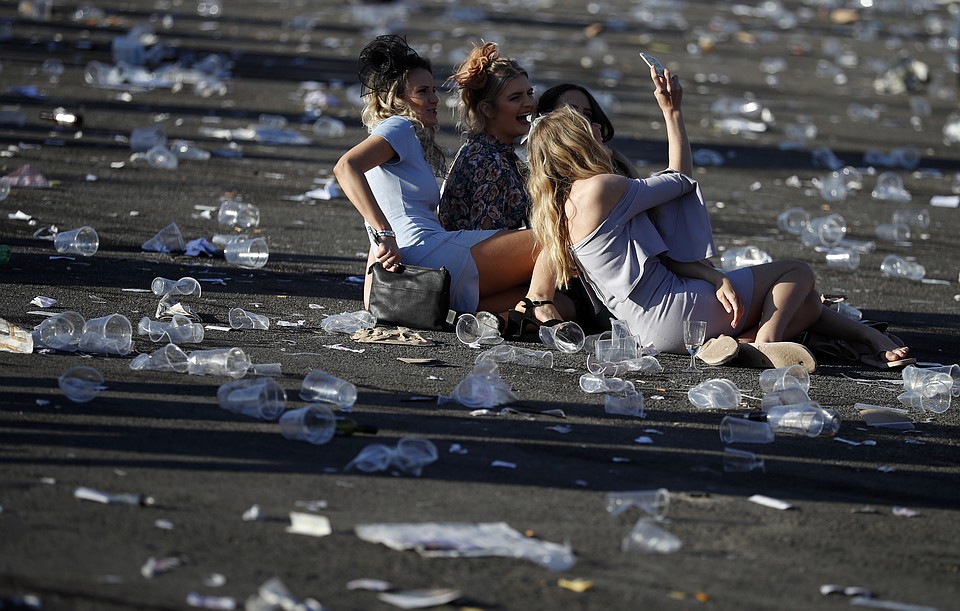 Без селфи тоже никуда! Фото: REUTERS