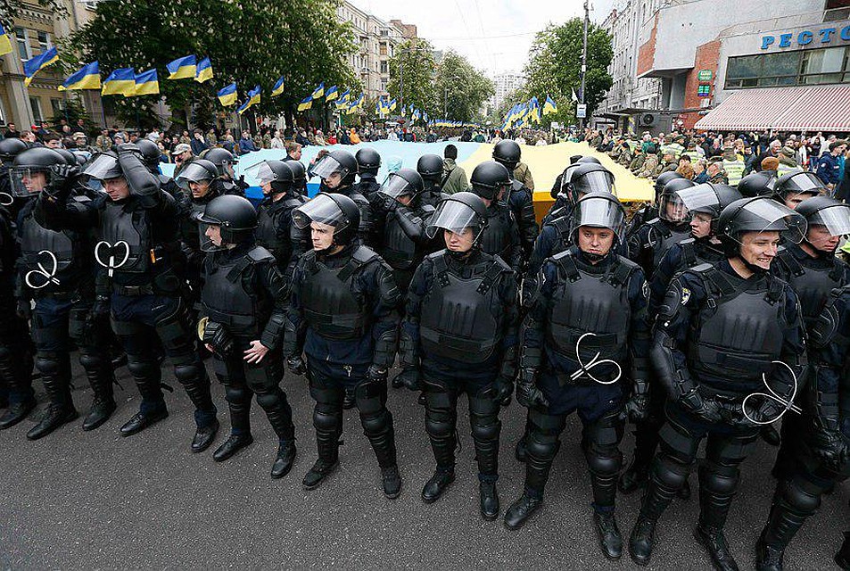 Полиция показательно не реагировала на выходки националистов Фото: REUTERS
