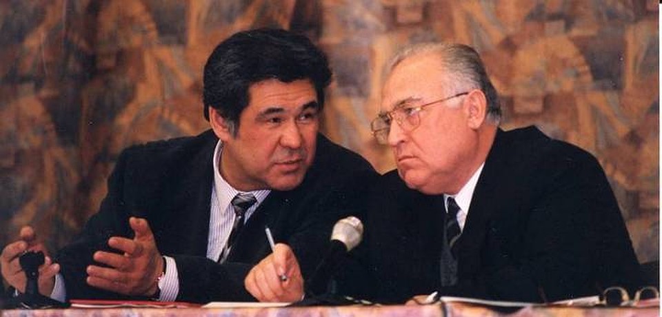 Тулеев и премьер-министр РФ Виктор Черномырдин (1997 г.)