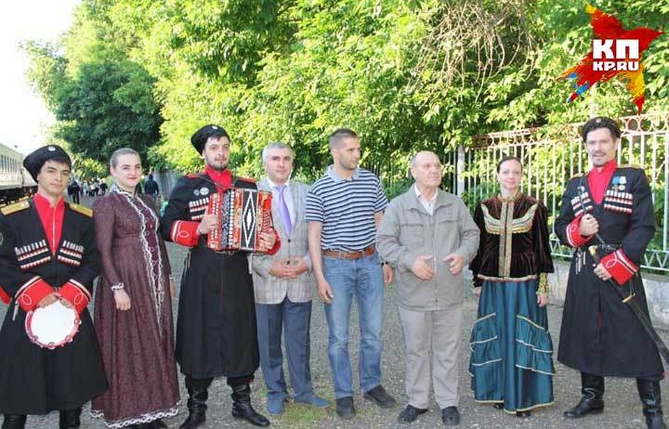 Уже на вокзале Евгений Мартенс столкнулся со ставропольским колоритом. Фото: Facebook Владимира Полубояренко
