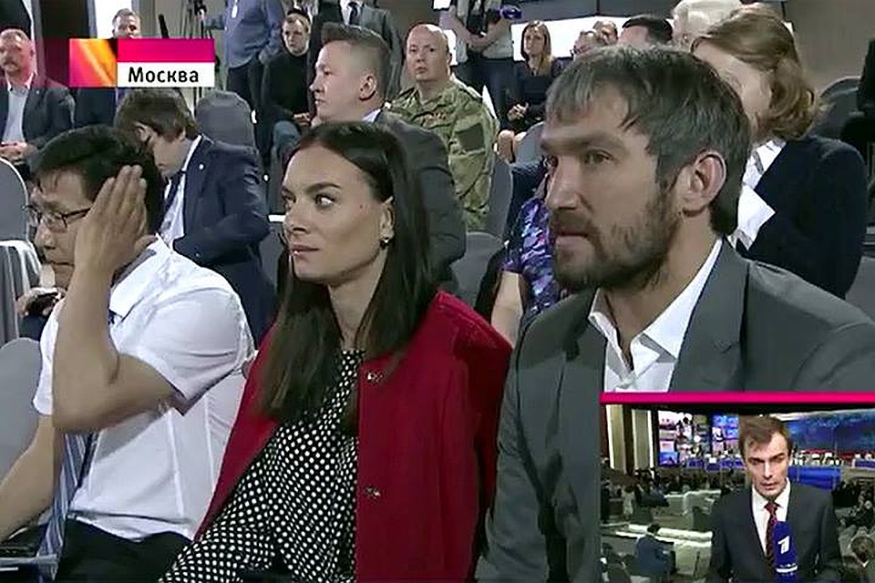 Волгоградская спортсменка оказалась в числе тех, кто присутствует в Гостином дворе, где проходит прямая линия с Владимиром Путиным. Фото скрин видеотрансляции Первого канала.