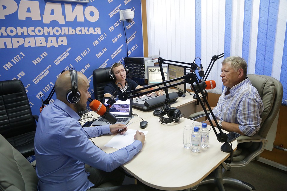 Главный редактор «Комсомольской правды» побывал в эфире радио «КП» в Красноярске (107,1 FM) Фото: Мария ЛЕНЦ