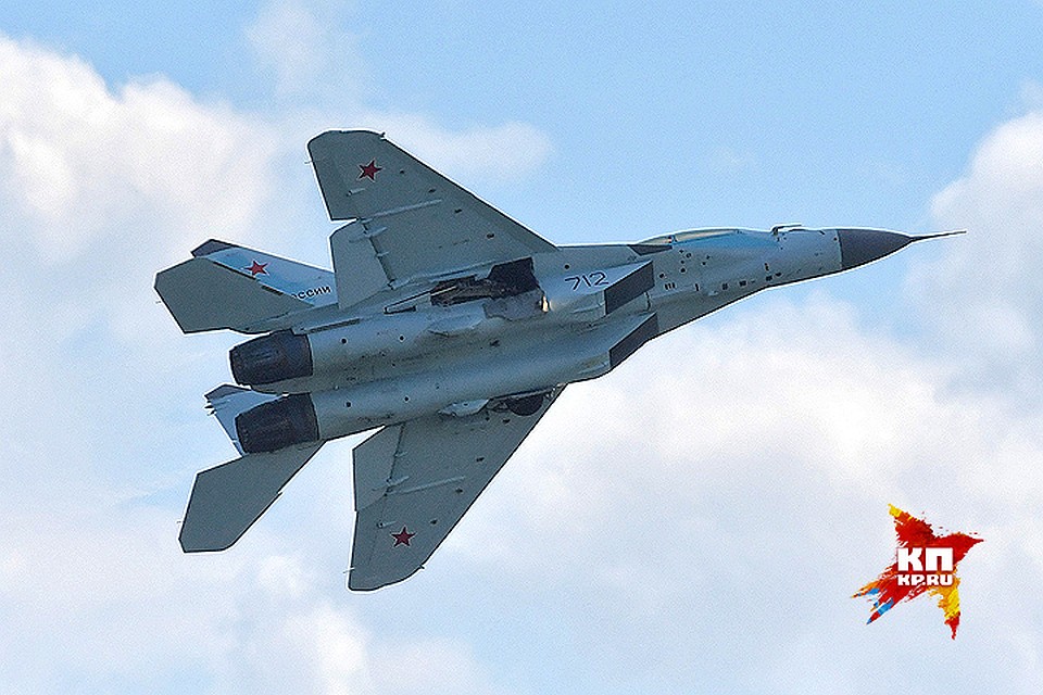 Миг-35 в воздухе над Жуковским. Фото: Владимир ВЕЛЕНГУРИН