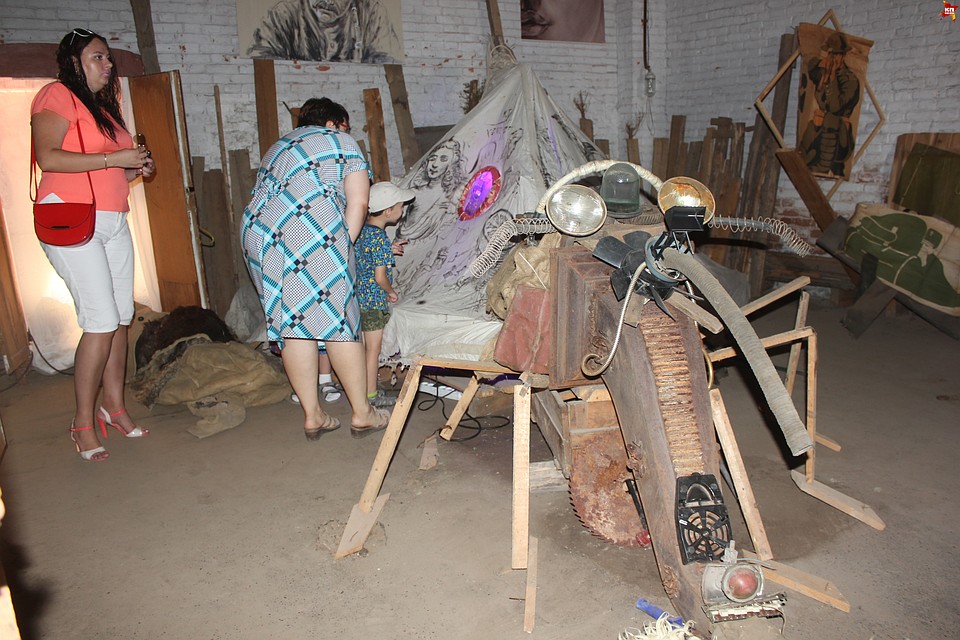 "Складские сны про земляков". Гигантская моль. Фото: Инна УЛЬРИХ