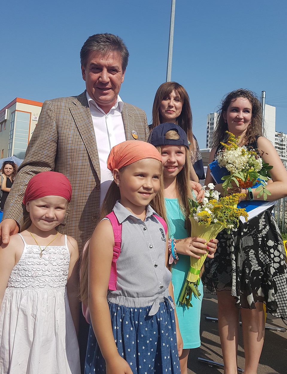 Владимир Петросян, руководитель Департамента труда и социальной защиты на благотворительной акции "Семья помогает семье: готовимся к школе". Фото: Ксения АДАМОВИЧ