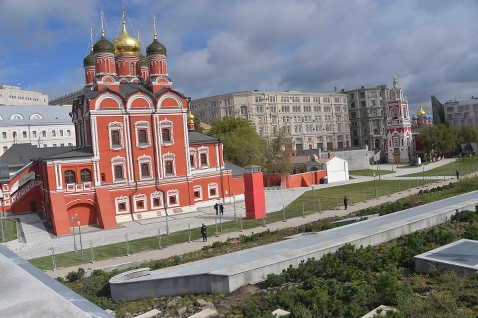 11 старинных храмов вдоль улицы Варварка были отреставрированы. Фото: Владимир ВЕЛЕНГУРИН