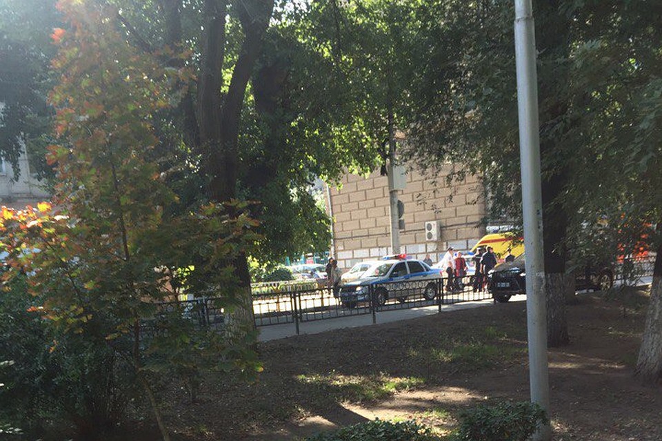 Эвакуация школы 18 в Саратове. "Саратов Life". Фото: Соцсети