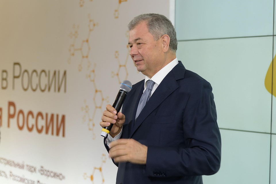 Губернатор Калужской области Анатолий Артамонов подчеркнул, что каждый год в регионе увеличивается производство новых, жизненно необходимых лекарств.