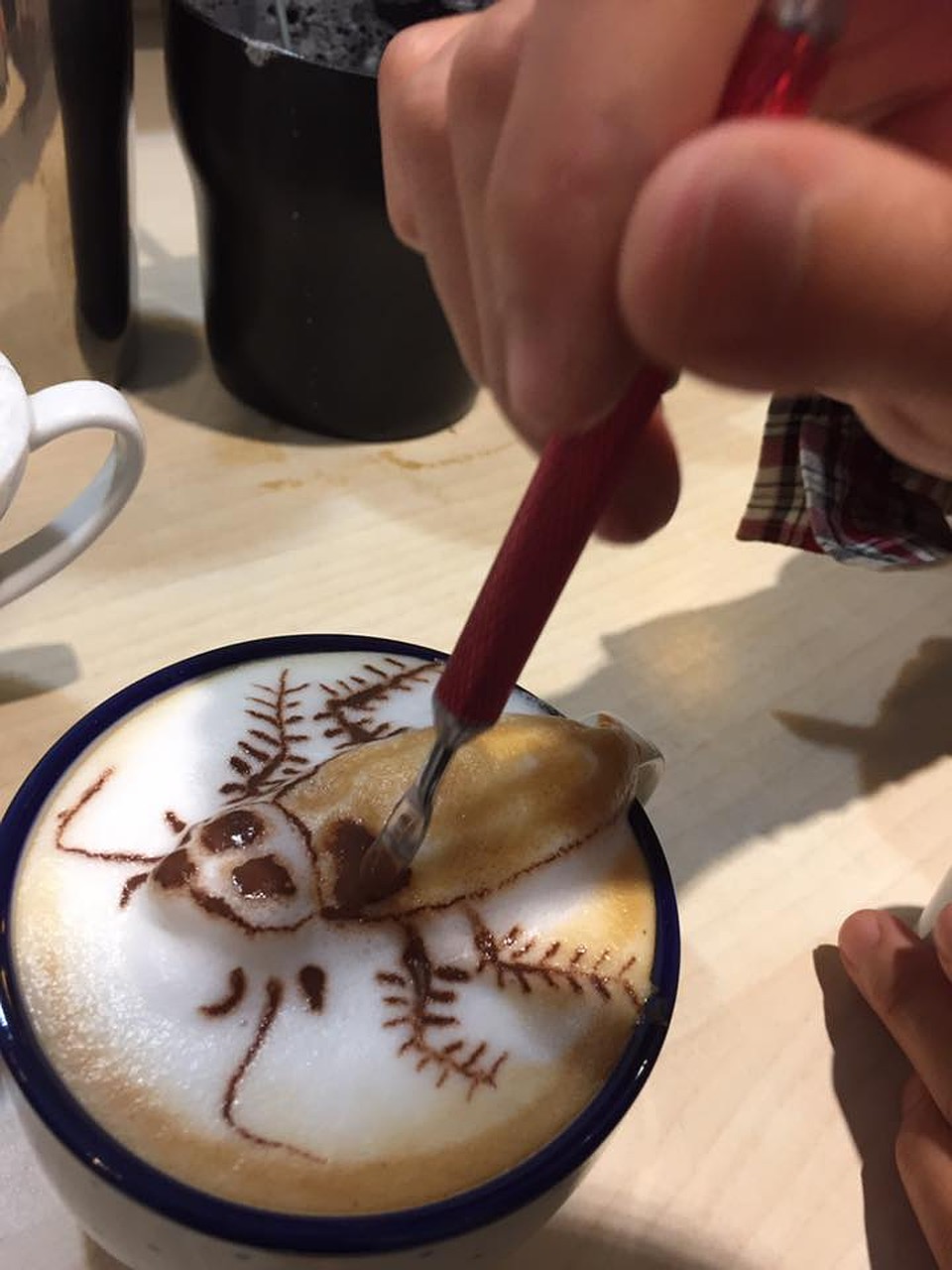 На пенке рисуют насекомых... Фото: страничка My cofi в Facebook