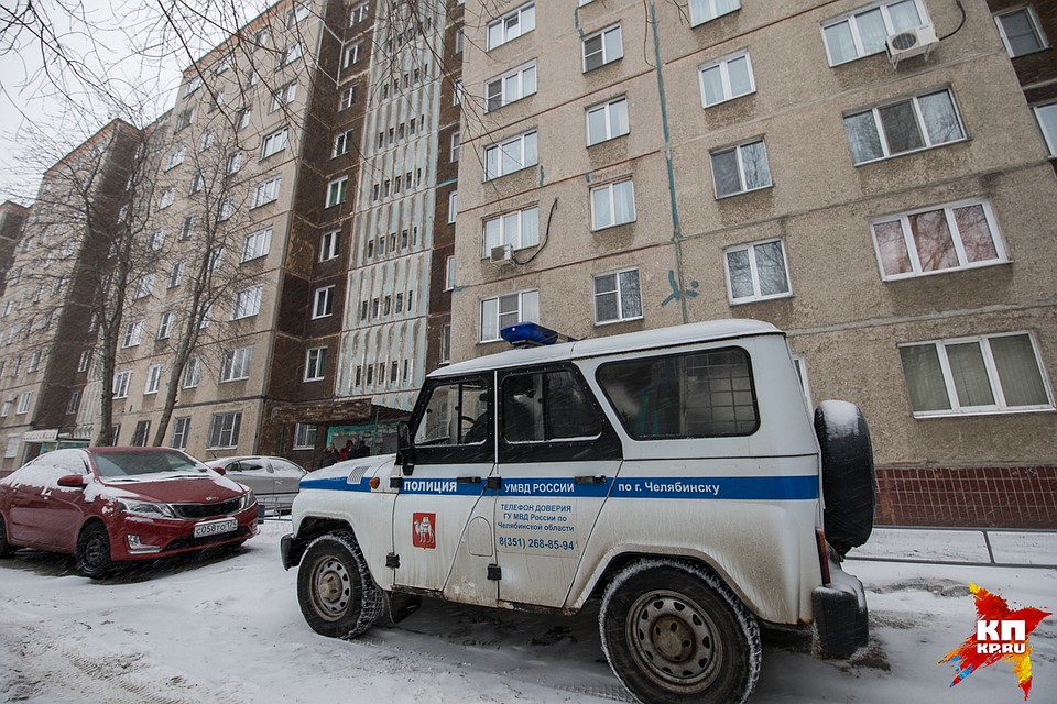 В машине полиции у Орнеллы взяли объяснительную. Фото: Андрей АБРАМОВ