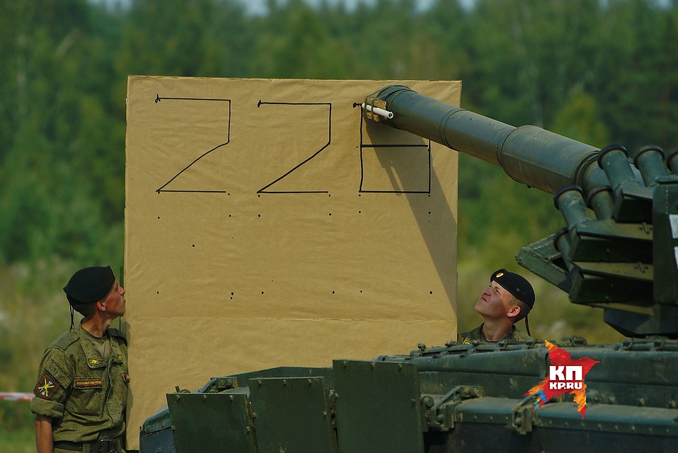Екатеринбург. Танк Т-72Б во время показательного выступления. Выставка военной техники на Свердловском военном полигоне, во время форума 'Армия-2017'. 25,08,2017 Фото: Алексей БУЛАТОВ