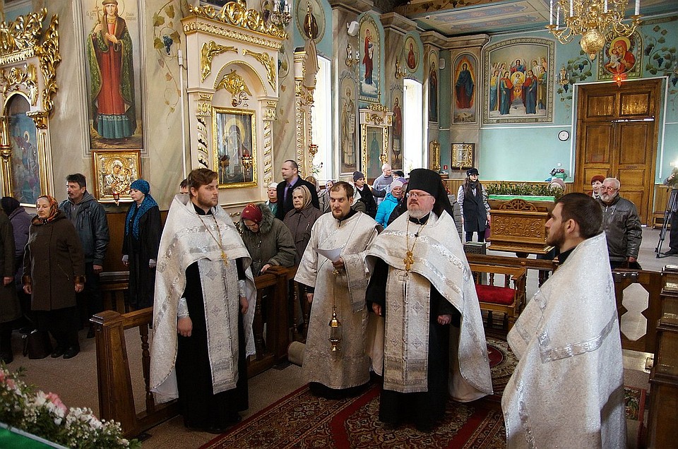 В православных храмах Беларуси проходят панихиды о погибших в Кемерово Фото: Павел МИЦКЕВИЧ