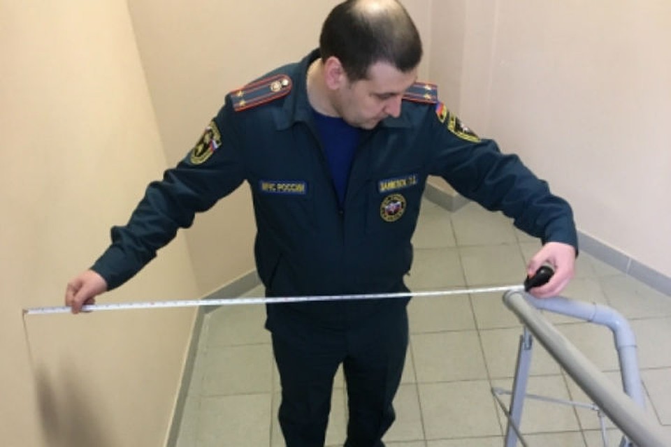 Инспекторы МЧС все проверяли с точностью до сантиметра. ФОТО: 78.mchs.gov.ru