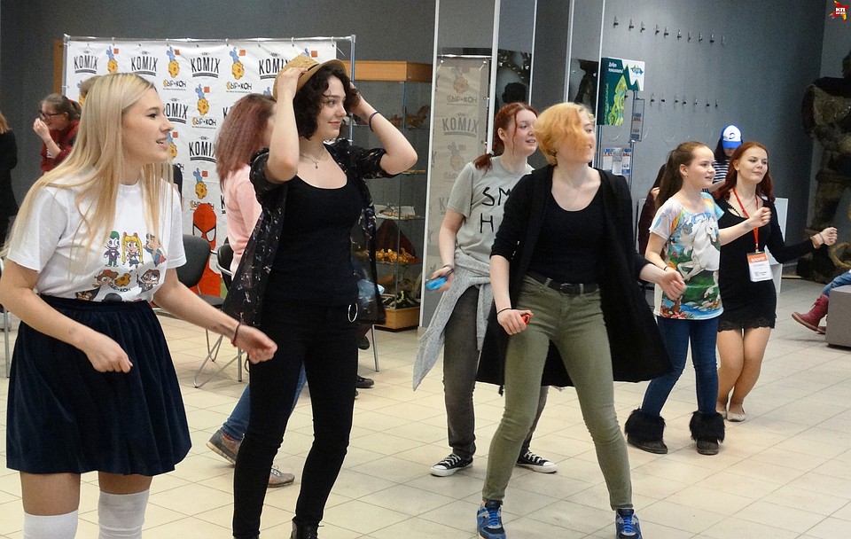 Другие гости фестиваля предпочли настолкам другие игры, например, "Just Dance" Фото: Дарья ЮДИНА