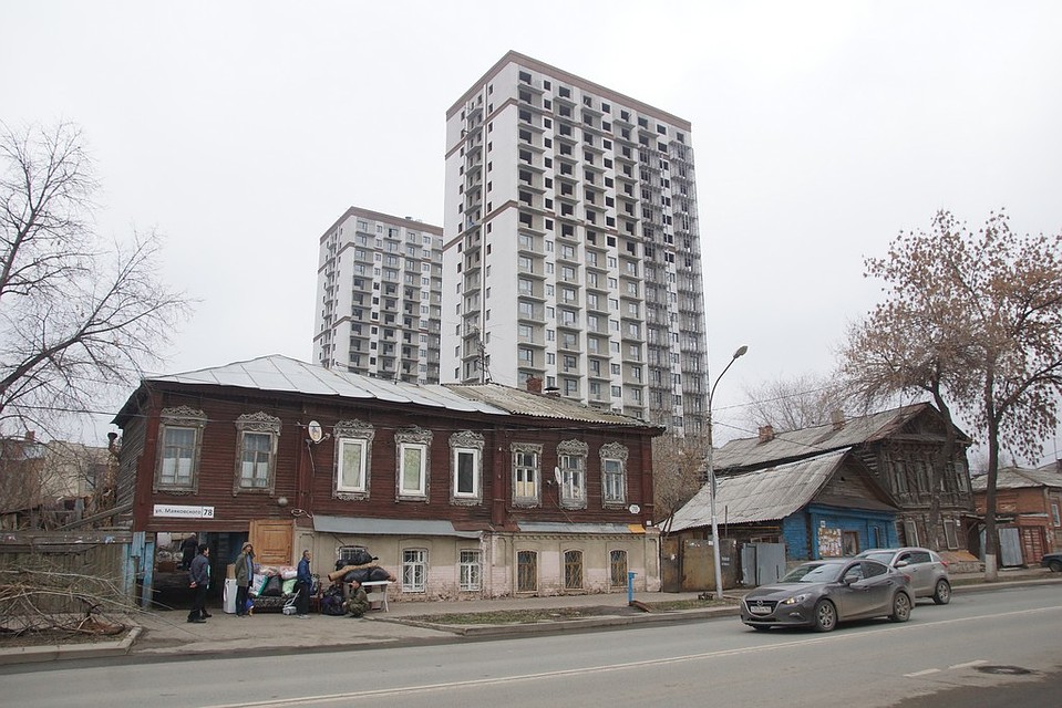 Старые домики и новостройки в тесном соседстве Фото: Светлана МАКОВЕЕВА