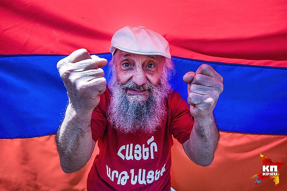 Участники уличных протестов: "Надоела эта власть, надоела нищета Фото: Сергей МЕДВЕДЕВ