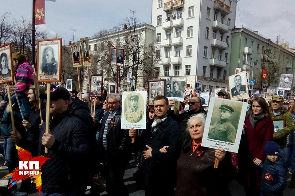 В Тюмени в "Бессмертном полку" прошли 80 тысяч человек Фото: Алексей КОСЕНЧУК