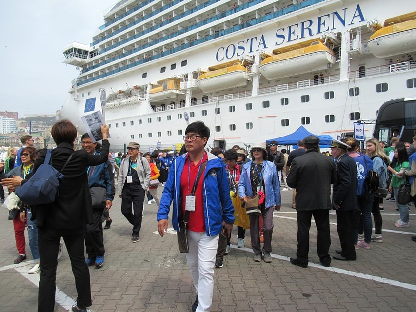Costa Serena впервые пришвартовалась во Владивостоке Фото: Ксения КРЫМОВА