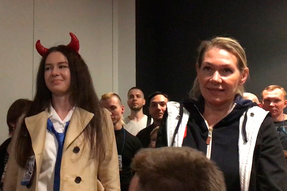 Жена Леонида Якубовича Марина (справа) и дочь Варвара. Фото: Ирина БЫСТРОВА