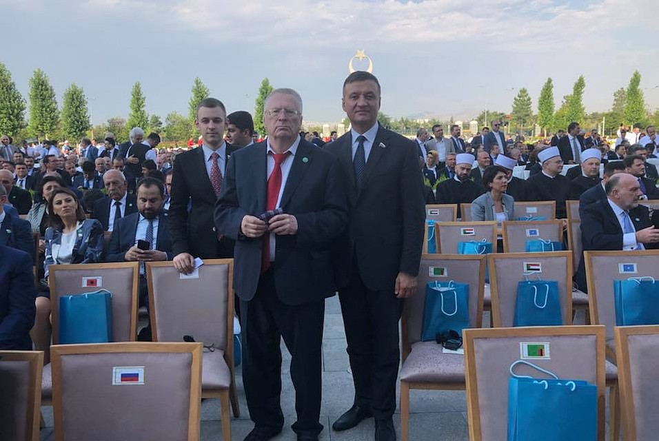 Вместе с Жириновским в Анкару прилетели депутаты Василий Власов, Дмитрий Савельев и автор фото Борис Чернышов.