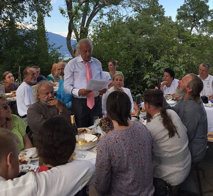 80-летний поэт тайно обвенчался с любимой в Крыму. Фото: личный архив Ильи Резника