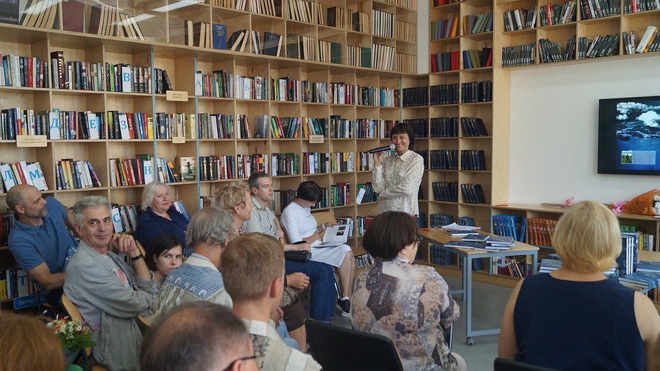 Марина Баринова: "Эту книгу невозможно читать по диагонали" Фото: Максим КАВАЛЕРОВ