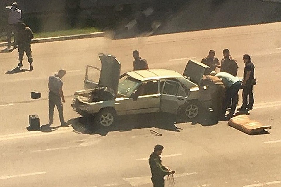 Бомба взорвалась в машине. Фото: соцсети