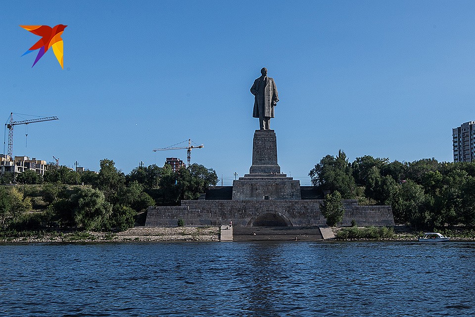 Местный Ильич поражает монументальностью исполнения. Фото: Виктор ГУСЕЙНОВ