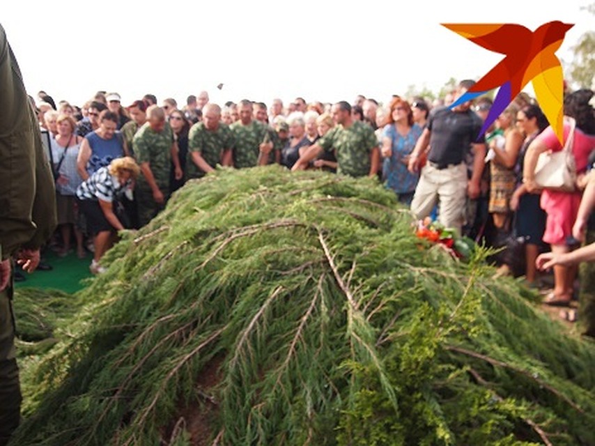 Дончане опасались, что всех по три горсти земли будет мало Фото: Ольга ЖУКОВА