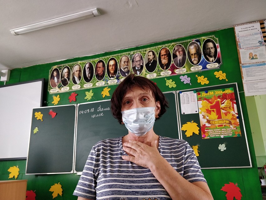 Жители Армянска ходят в ватно-марлевых повязках. Фото: Надежда ДАЦЮК